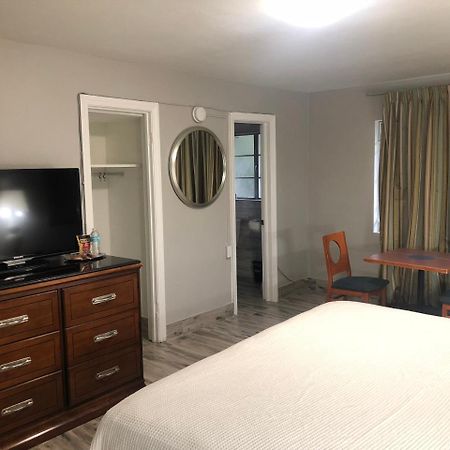 Bay Breeze Inn Bradenton Downtown Экстерьер фото