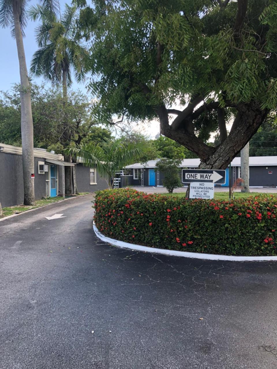 Bay Breeze Inn Bradenton Downtown Экстерьер фото