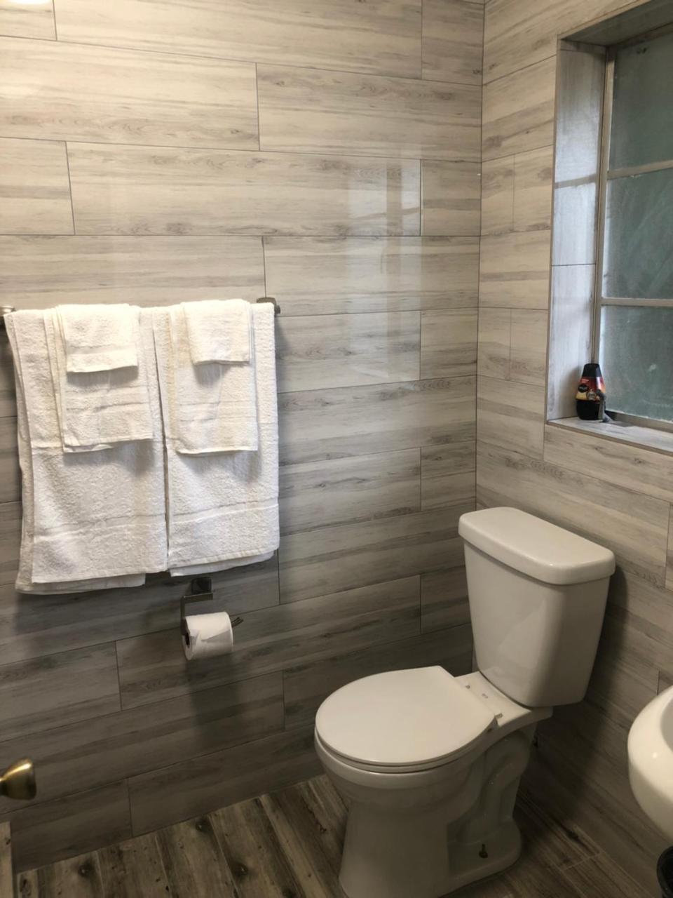Bay Breeze Inn Bradenton Downtown Экстерьер фото